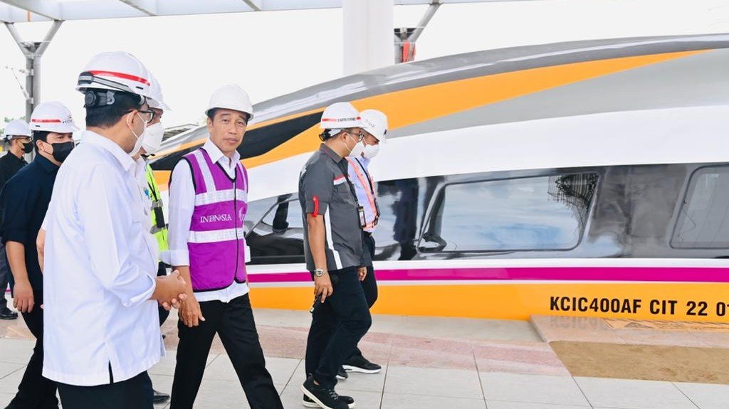 Presiden Joko Widodo saat menjajal kereta cepat (SinPo.id/ Setkab)