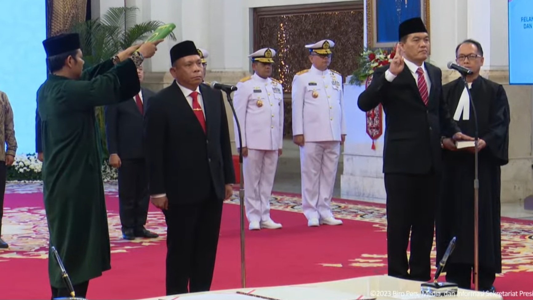 Presiden Jokowi melantik Kabakamla dan Kepala Badan Karantina Indonesia (SinPo.id/ Setkab)