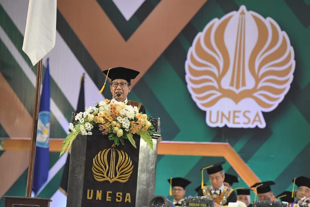 Mendes PDTT Abdul Halim Iskandar dikukuhkan menjadi Profesor Kehormatan pertama Unesa