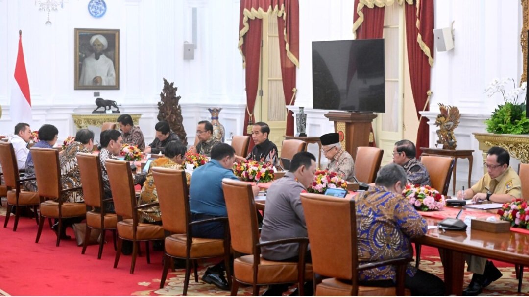 Rapat terbatas Presiden Jokowi bersama sejumlah menteri kabinet Indonesia maju. ( SinPo.id /Setkab)