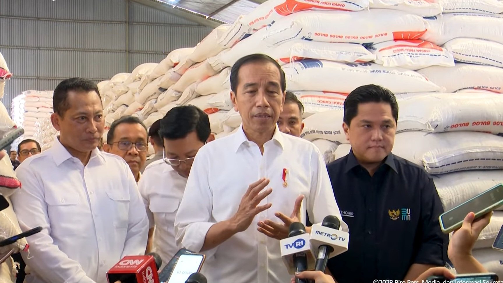 Jokowi kunjungi stok beras di Gudang Bulog (SinPo.id/Setkab)