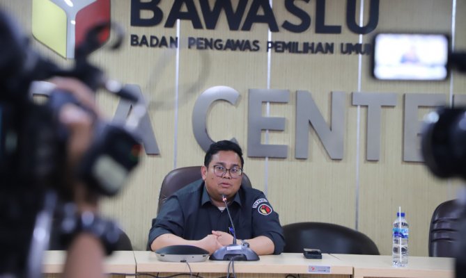 Ketua Bawaslu Rahmat Bagja saat Bincang-Bincang Bersama Media di ruang Media Center Bawaslu, Jakarta 12 September 2023