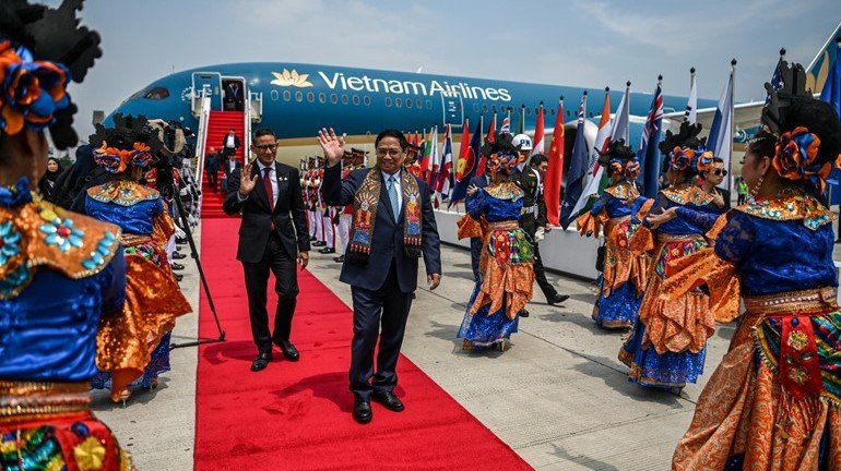 Tari Walijamaliha menyambut tamu KTT ASEAN di Bandara Soetta (SinPo.id/ Dok. KTT ASEAN)