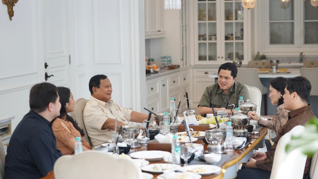 Momen makan siang bersama Prabowo Subianto dan Erick Thohir (SinPo.id/ Tim Media)