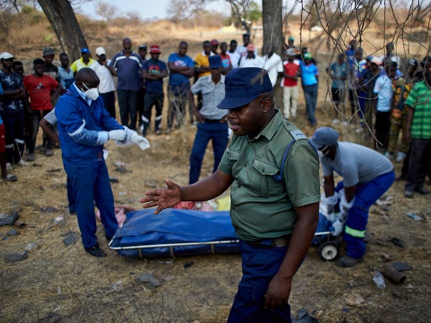 Para korban tambang emas runtuh di Zimbabwe (Sinpo.id/AFP)