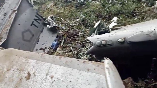 Sebanyak dua pesawat TNI AU jatuh di Pasuruan Jawa Timur. (SinPo.id/Tangkapan Layar Video Amatir Istimewa)