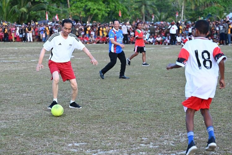 Presiden Joko Widodo unggah foto bermain sepak bola (Sinpo.id/Setkab)