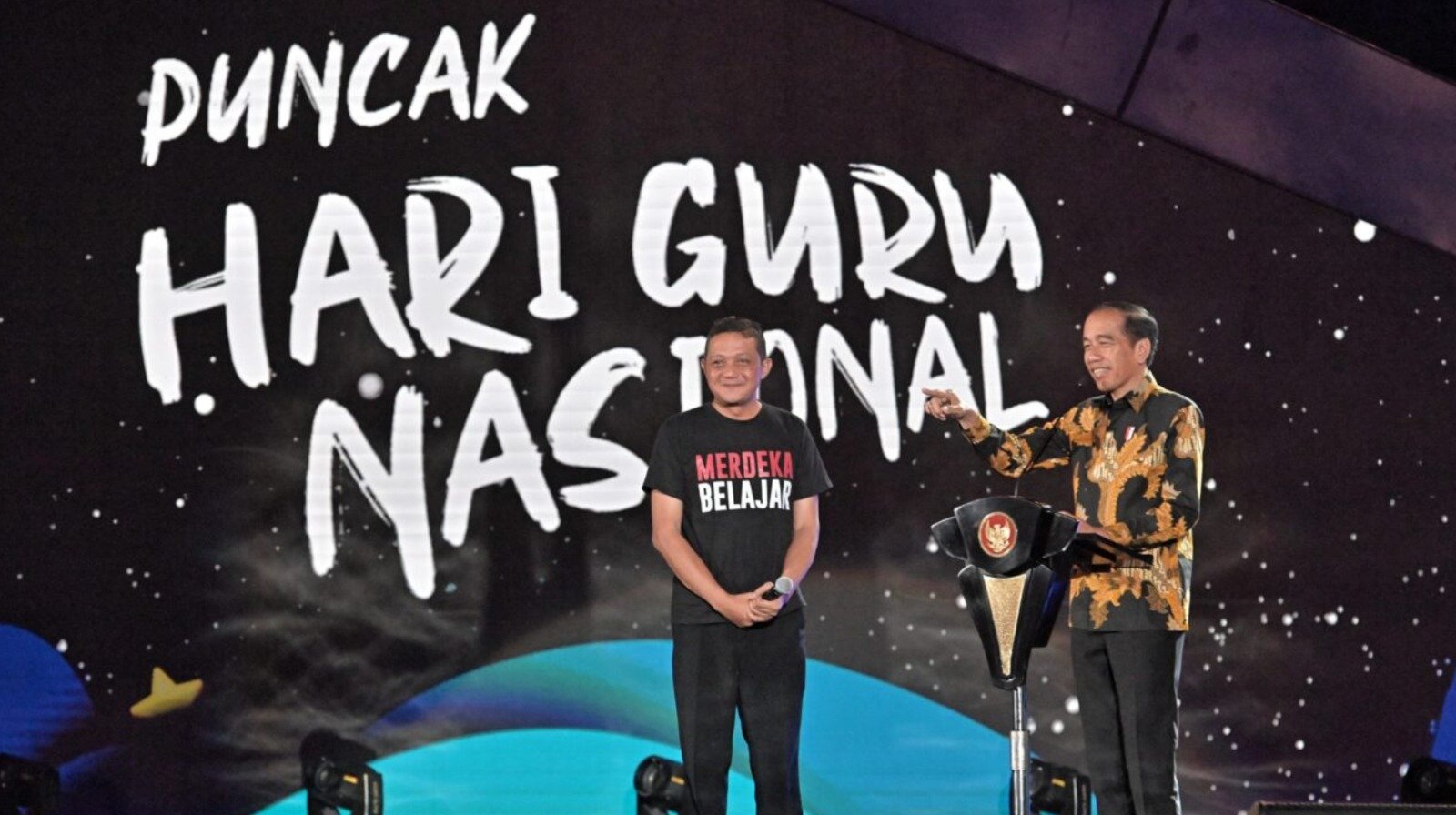 Presiden Jokowi menghadiri acara puncak peringatan Hari Guru Nasional (HGN) Tahun 2023 di Indonesia Arena, Jakarta, pada Sabtu, 25 November 2023. (SinPo.id/BPMI Setpres)