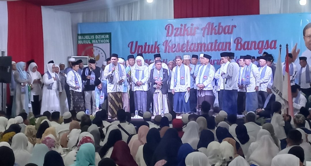 Kelompok Ulama Majelis Dzikir Nurul Wathon Deklarasi Dukung Prabowo-Gibran di Pilpres 2024 (SinPo.id/ Khaerul Anam)