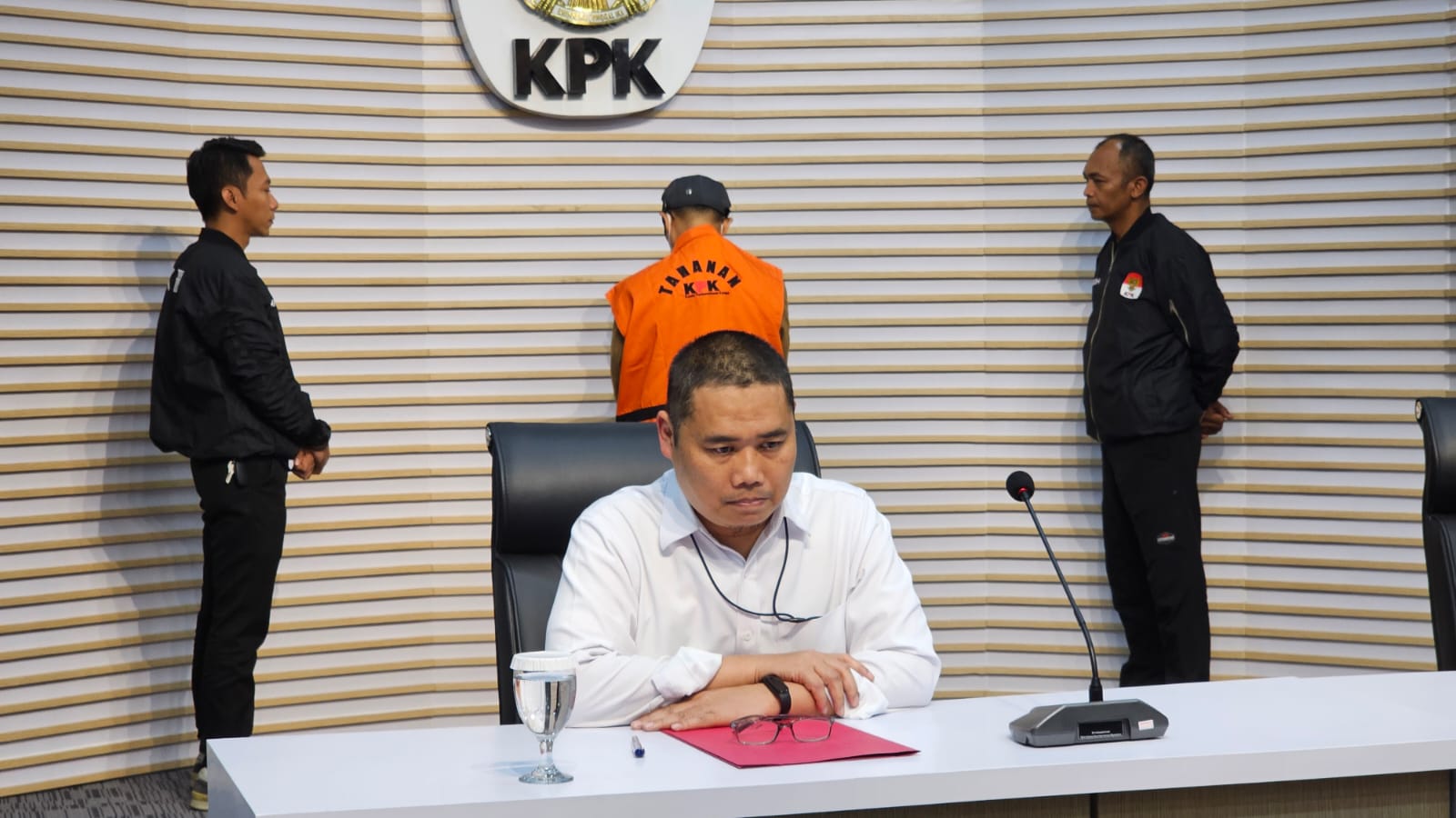Konferensi pers penahanan Gazalba Saleh oleh KPK (SinPo.id/ David)