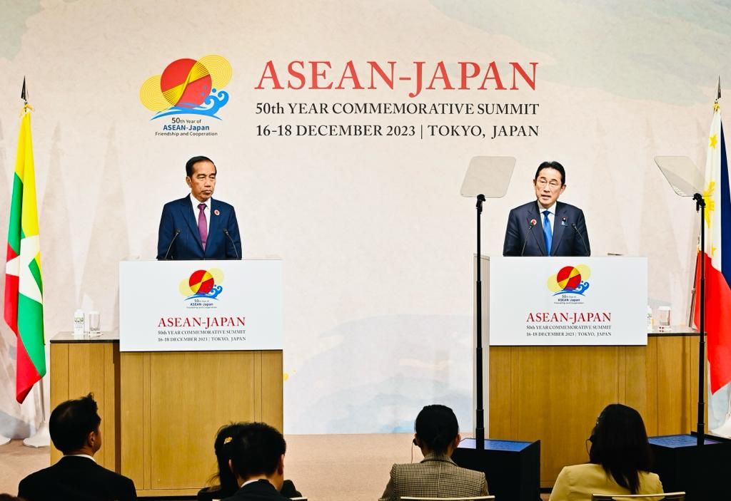 Presiden Jokowi saat memimpin KTT ASEAN-Jepang (SinPo.id/ Dok. Setkab)