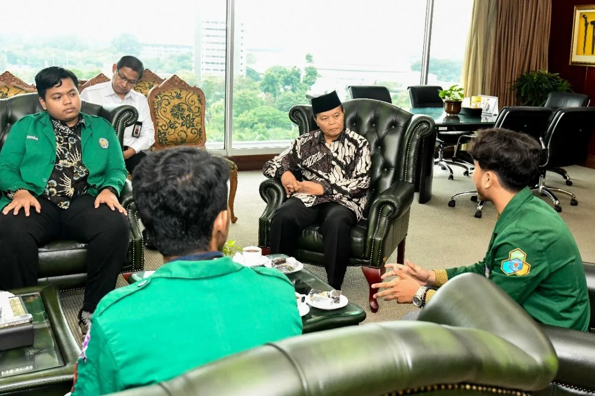 Hidayat Nur Wahid terima kunjungan delegasi mahasiswa (Sinpo.id/Humas MPR)