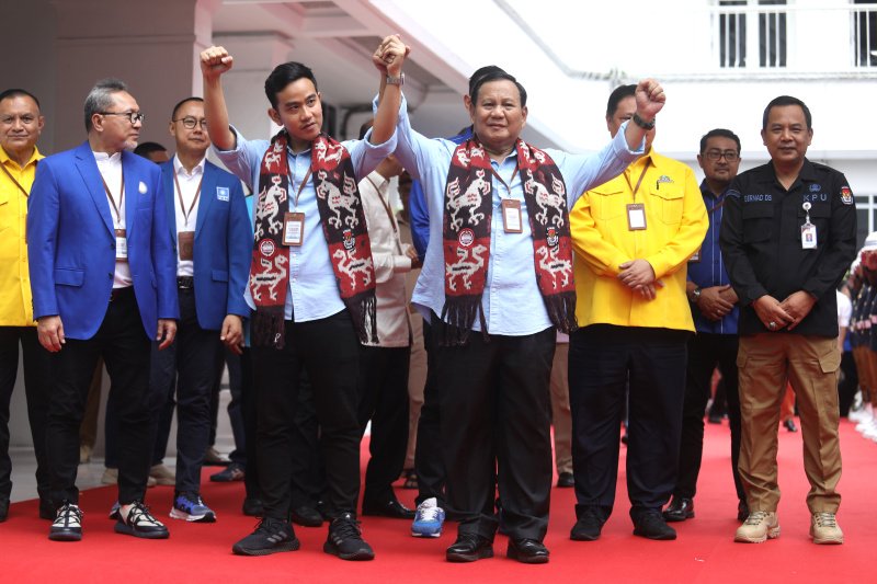 Pasangan Prabowo-Gibran resmi mendaftarkan sebagai Capres dan Cawapres di KPU (Ashar/SinPo.id)
