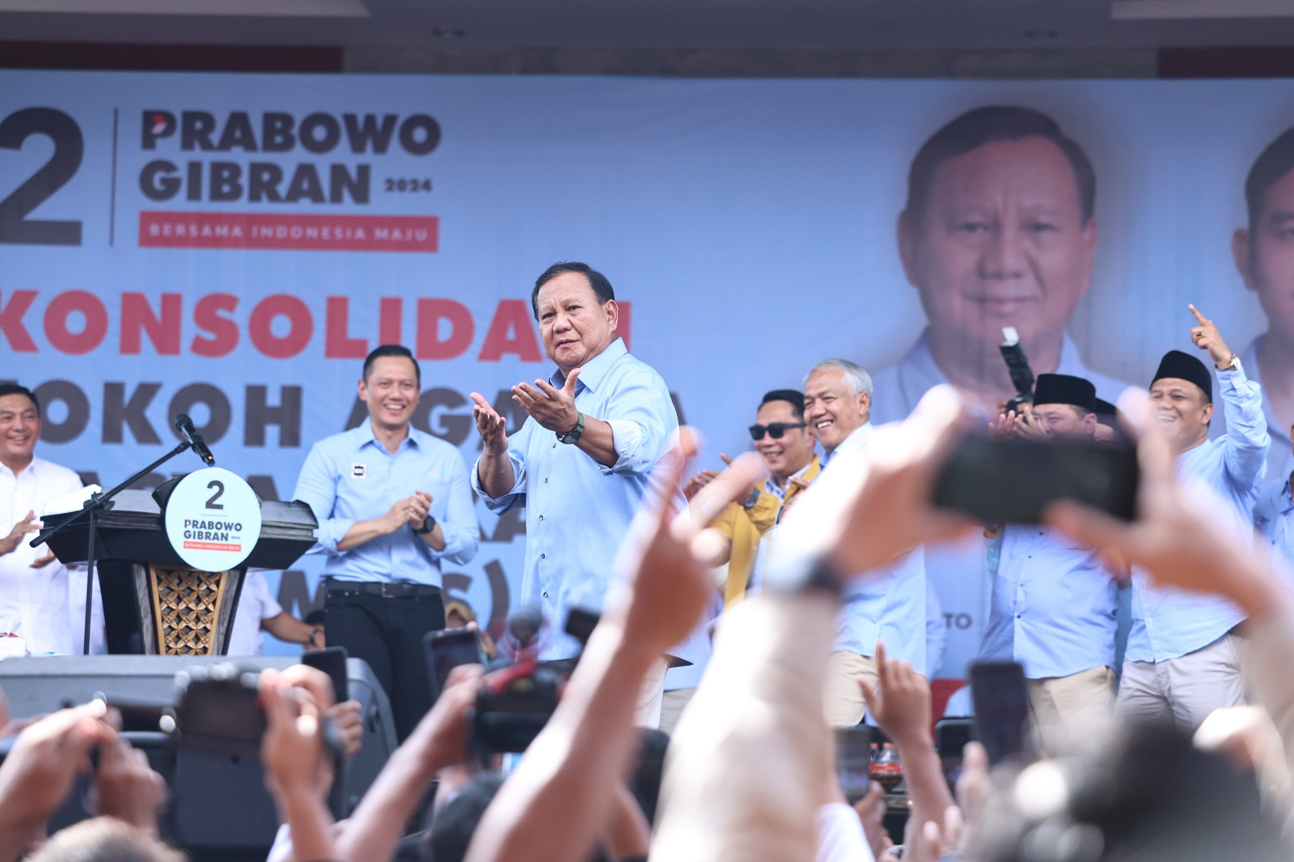 Prabowo berjoget di atas panggung (Sinpo.id/Tim Media)