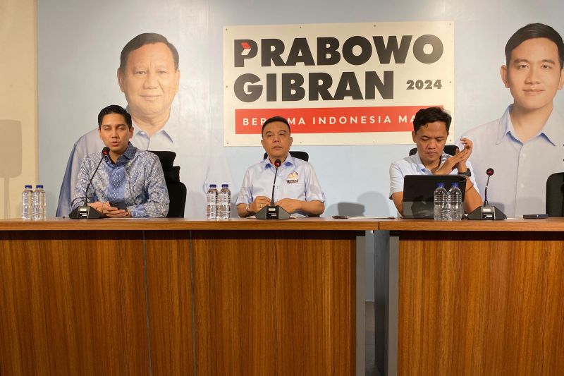 Ketua Koordinator Strategis TKN Prabowo-Gibran, Sufmi Dasco Ahmad (tengah). (SinPo.id/Antara)