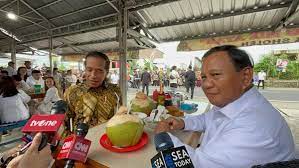 Prabowo dan Jokowi makan bakso