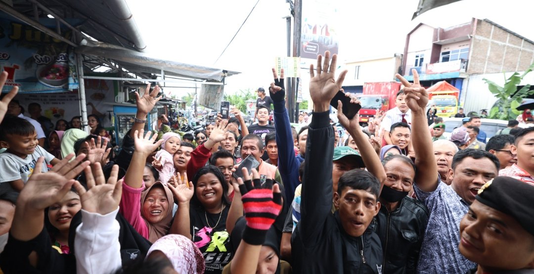 Warga Jateng antusias saksikan Jokowi dan Prabowo makan bakso bareng (SinPo.id/ Tim Media)