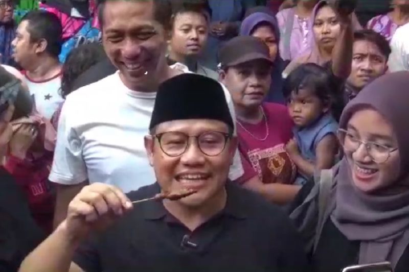 Cawapres nomor urut 1 Muhaimin Iskandar melakukan kampanye politiknya dengan berkunjung ke Pasar Citra Niaga, Jombang, Jatim. (SinPo.id/Istimewa)