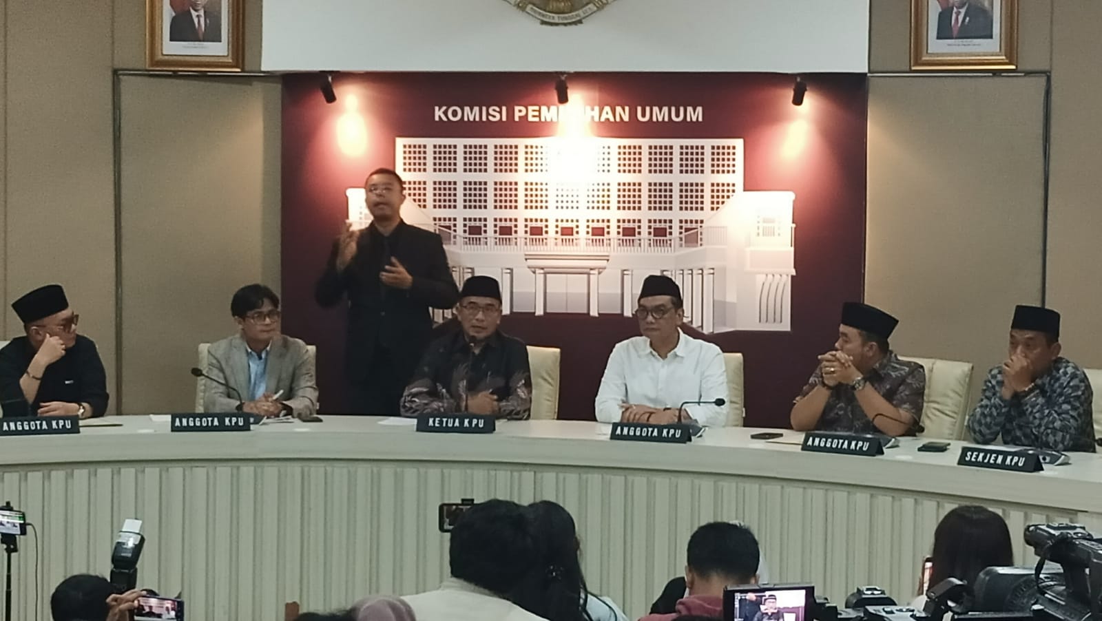Konpers persiapan debat capres ketiga di Gedung KPU (SinPo.id/ Khaerul Anam)