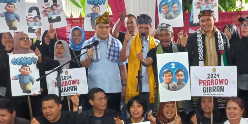 Para pemuda rantau Sultra berpose bersama Wakil Ketua TKN, Prabowo-Gibran (Sinpo.id)