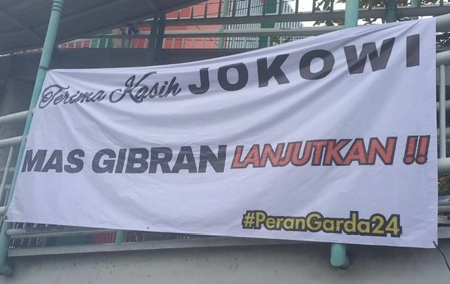 Spanduk dukungan untuk Prabowo-Gibran jelang debat ketiga Pilpres 2024. Istimewa.