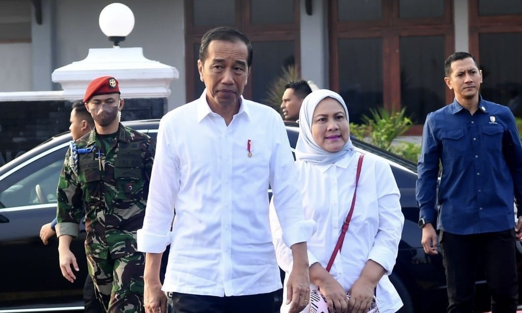 Presiden Joko Widodo dan Ibu Iriana Joko Widodo pada pagi ini, Selasa, 2 Januari 2024, bertolak menuju Kabupaten Purworejo. (SinPo.id/Setkab)