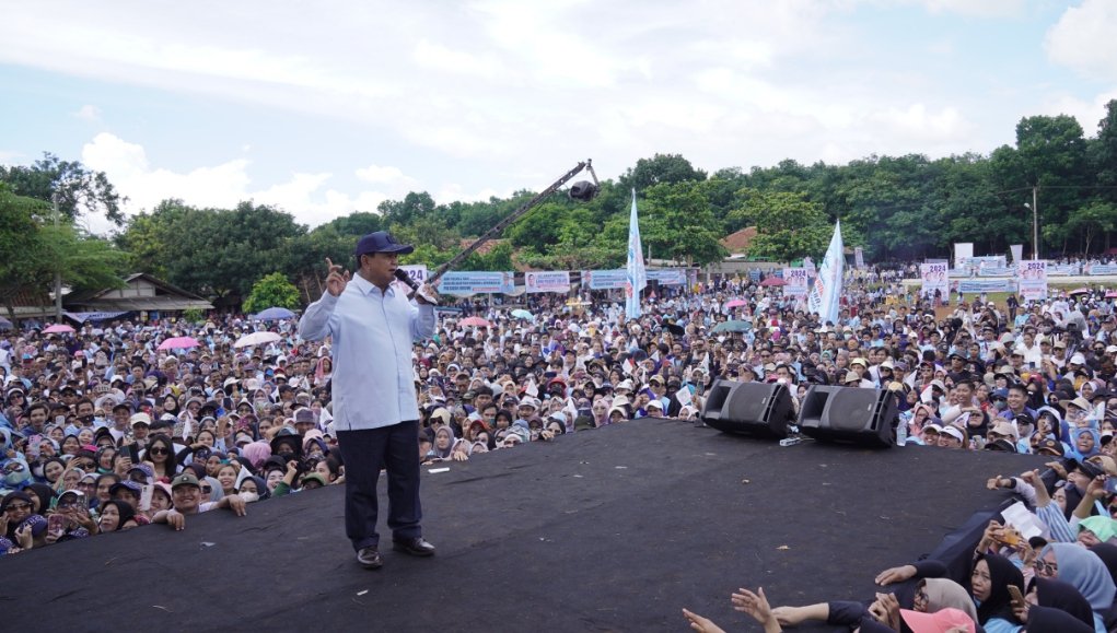 Capres Prabowo Subianto saat menyapa warga Subang (SinPo.id/ Tim Media)