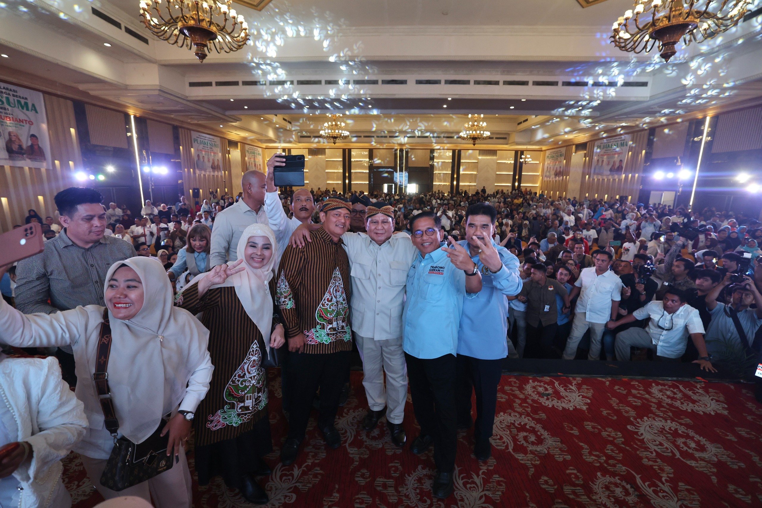 Capres nomor urut 2 Prabowo Subianto menghadiri silaturahmi nasional 2024 bersama Jaringan Santri Indonesia (JSI) di Kota Palembang pada Selasa, 9 Januari 2024.