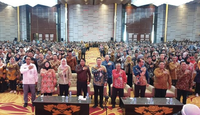 Komisi Pemilihan Umum (KPU) Kota Administrasi Jakarta Timur melantik 61.684 anggota Kelompok Penyelenggara Pemungutan Suara (KPPS). Istimewa.