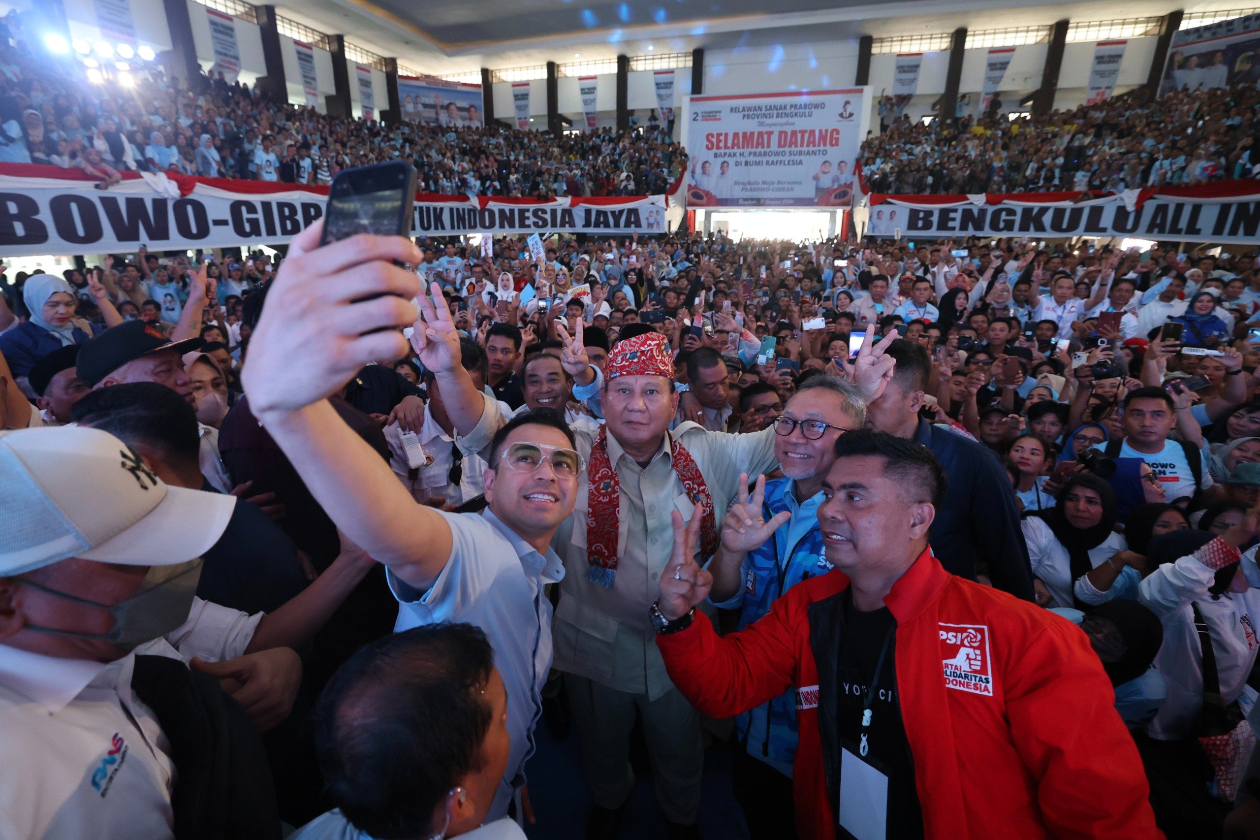 Calon presiden nomor urut 2 Prabowo Subianto melanjutkan safari politiknya dengan menghadiri acara 'Konsolidasi Relawan Prabowo-Gibran Provinsi Bengkulu'. (SinPo.id/Tim Media)