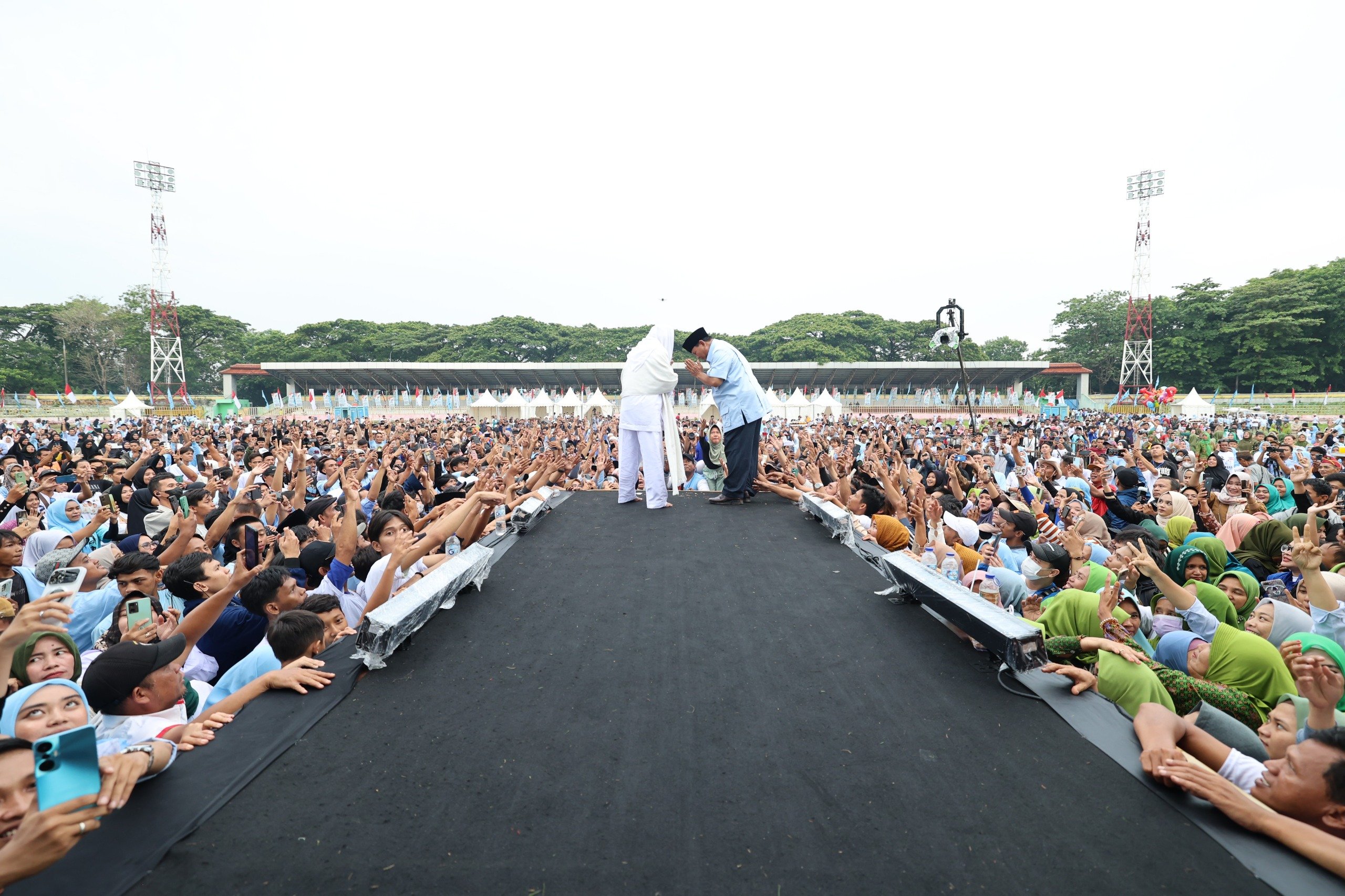 Prabowo Subianto di acara 'Ndaru Bersholawat Bersama Seribu Ulama & Sejuta Santri untuk Pemilu Damai'. (SinPo.id/Tim Media)