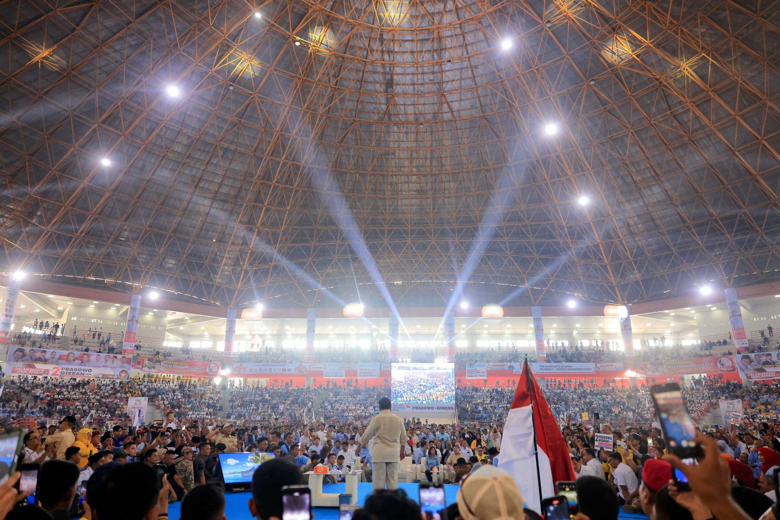 Prabowo berpidato di hadapan jutaan pendukungnya di Medan (Sinpo.id/Tim Media)