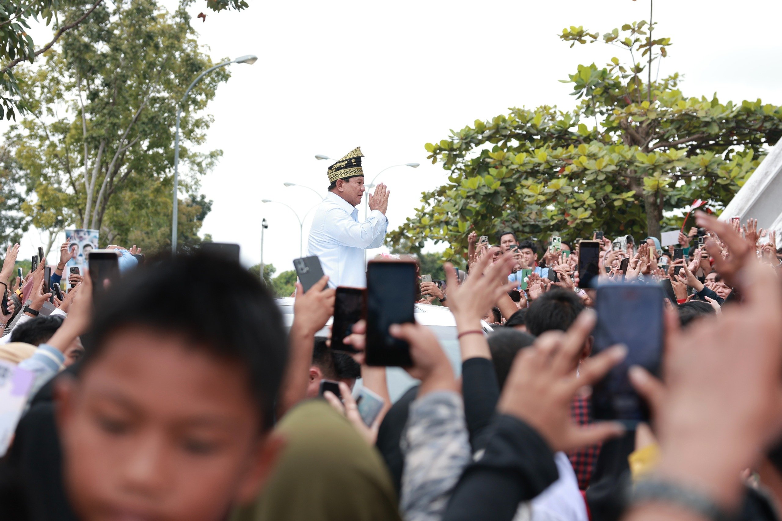Capres nomor urut 2 Prabowo Subianto menghadiri silaturahmi nasional 2024 bersama Jaringan Santri Indonesia (JSI) di Kota Palembang pada Selasa, 9 Januari 2024.