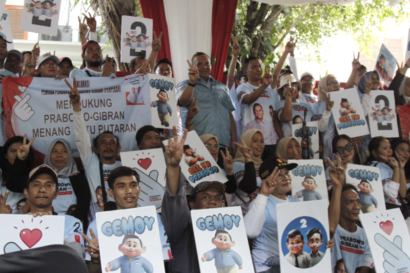 Relawan Pemuda Pendukung Prabowo-Gibran mendatangi Kertanegara untuk Deklarasi mendukung dan akan memenangkan paslon nomor urut 02 Prabowo-Gibran di Pilpres 2024 (Ashar/SinPo.id)