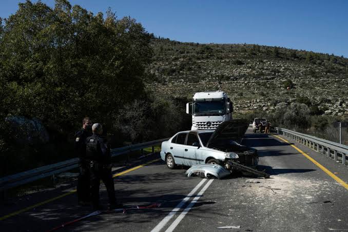 Kondisi mobil yang ditembak polisi Israel (Sinpo.id/Reuters)