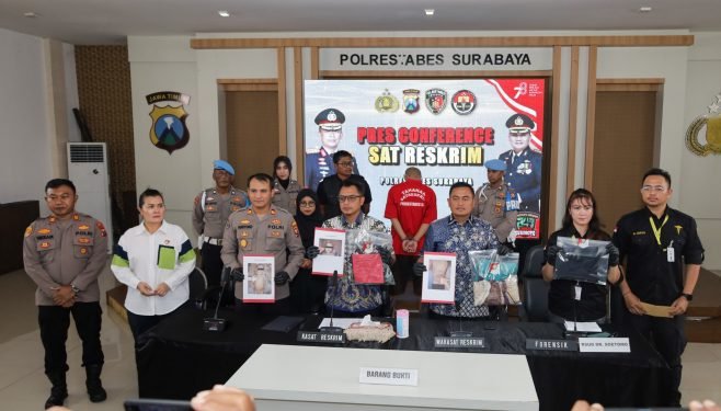 Konferensi pers kasus penganiayaan anak di Mapolrestabes Surabaya (SinPo.id/ Humas Polri)