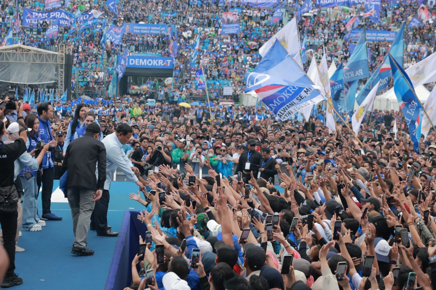 Prabowo menyapa puluhan ribu warga di Malang (SinPo.id/ media TKN)