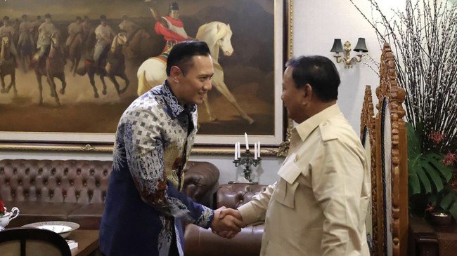 Ketua Umum Partai Demokrat Agus Harimurti Yudhoyono (AHY) menemu capres nomor urut 2 Prabowo Subianto. (SinPo.id/ Instagram @agusyudhoyono