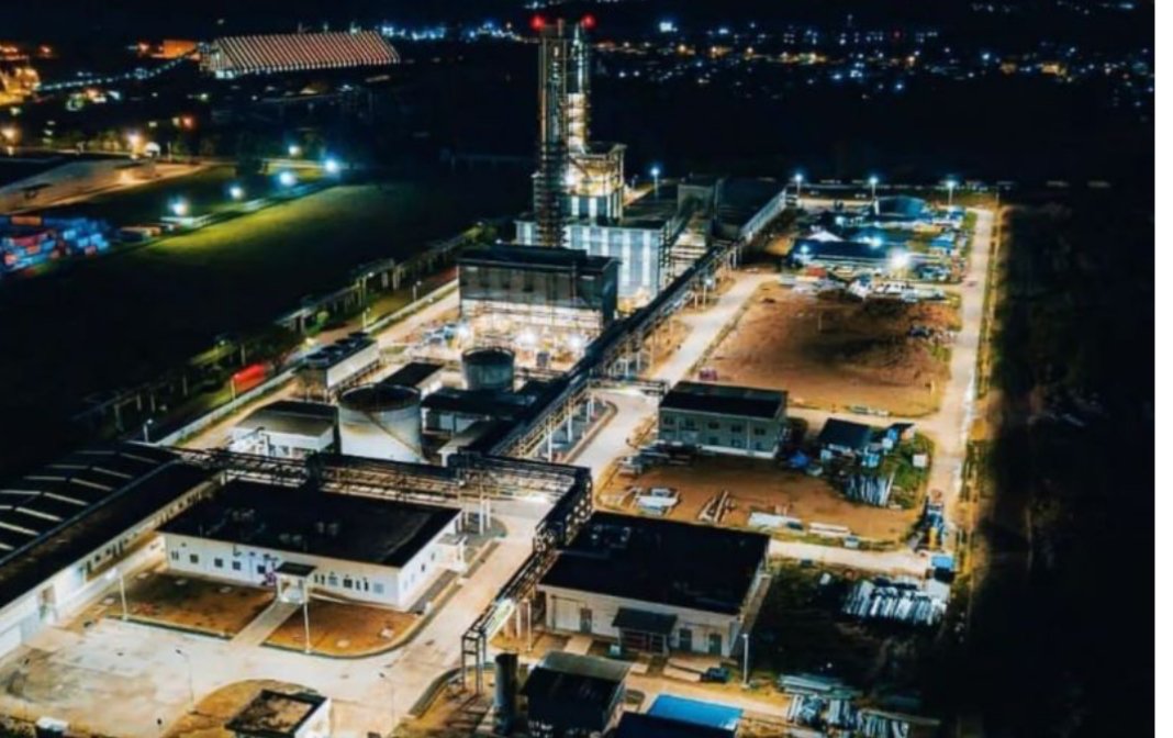 Tampak pabrik PT KAN pada malam hari, berlokasi di Bontang, Kalimantan Timur. (SinPo.id/Dok. Kaltim Anomium Nitrat)
