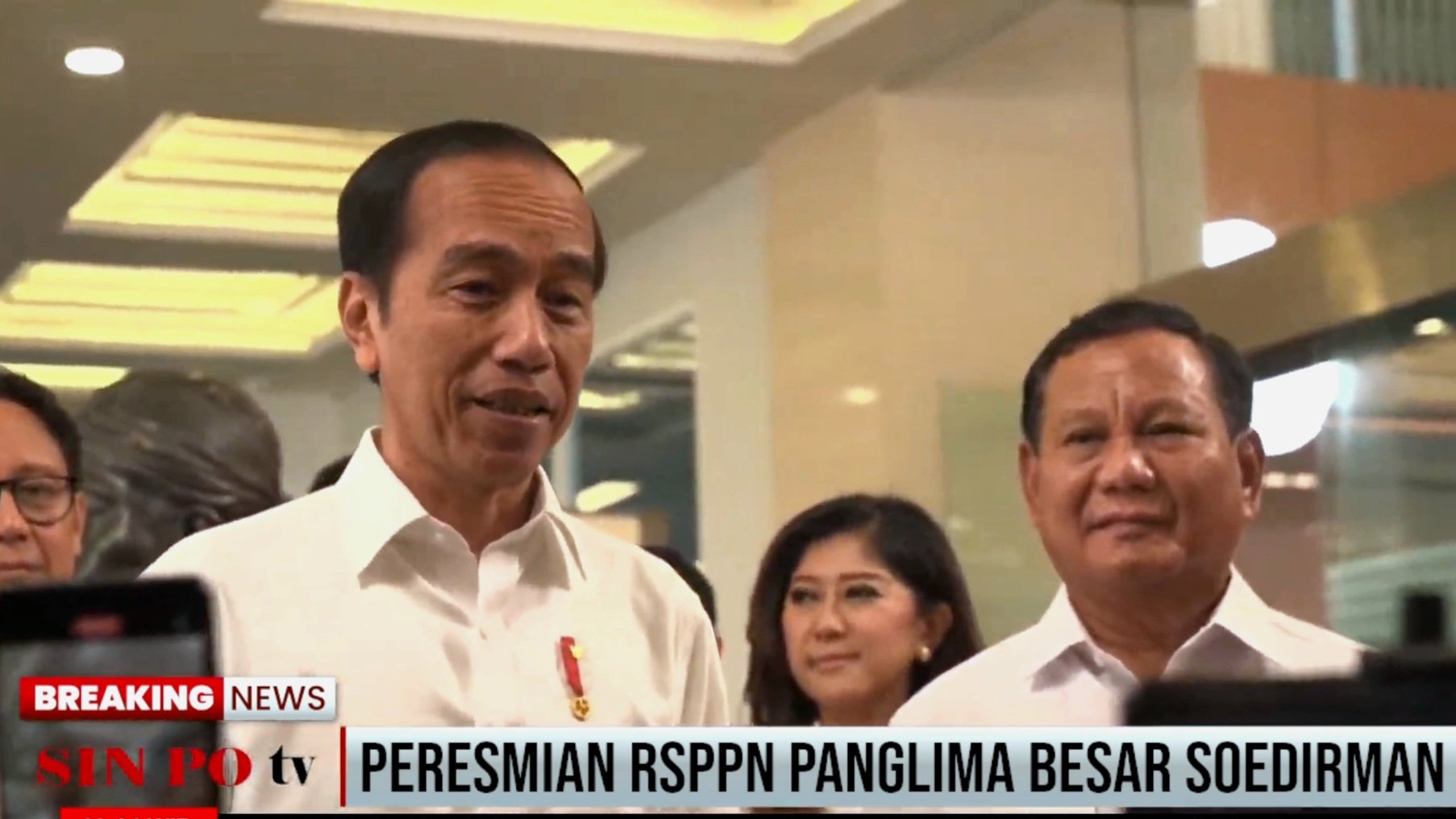 Jokowi dan prabowo usai resmikan RS PPN Jendral Soedirman (SinPo.id/Youtube)