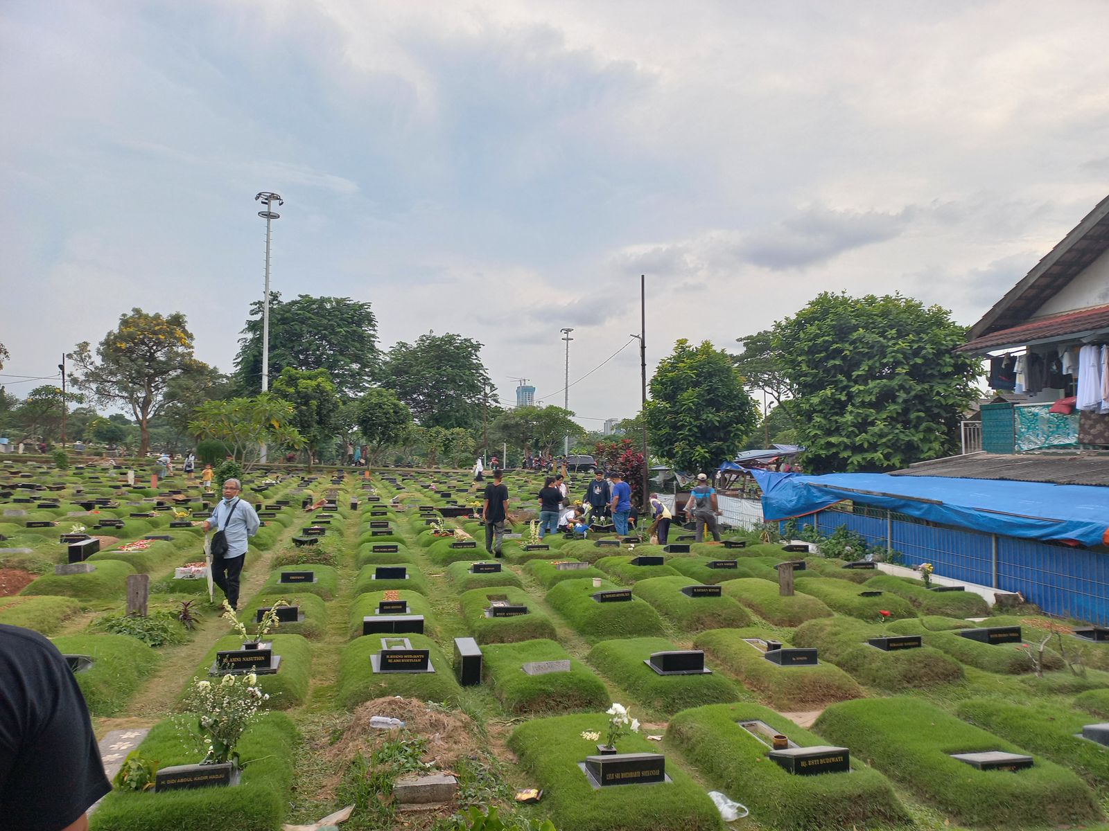 Ilustrasi pemakaman (SinPo.id/ Khaerul Anam)