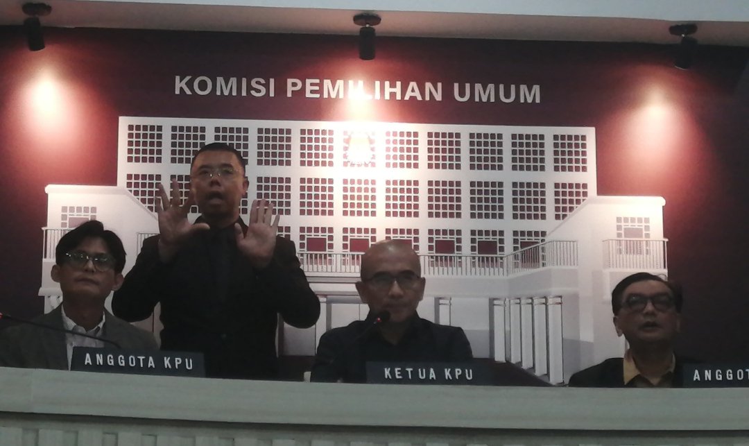 Anggota KPU RI Yulianto Sudrajat alias Drajat (kanan) (SinPo.id/Tio Pirnando)