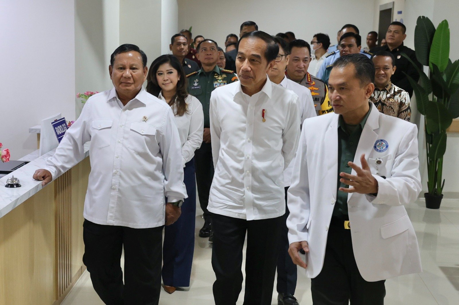 Prabowo dampingi Jokowi di peresmian RS TNI (SinPo.id/Tkn)