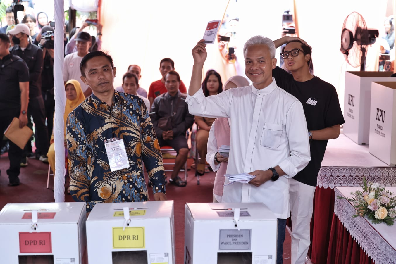 Ganjar Prabnowo gunakan hak pilihnya di Pemilu 2024 (SinPo.id/dok)