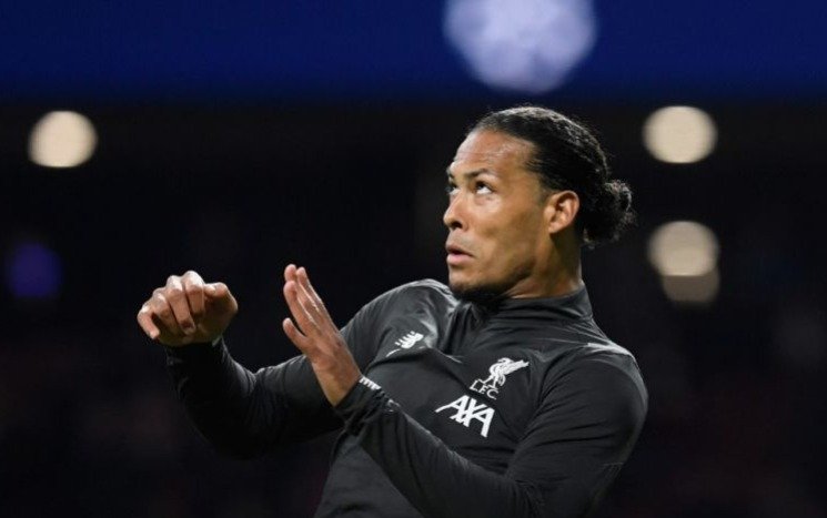 Bek Liverpool Virgil van Dijk. (SinPo.id/AFP)