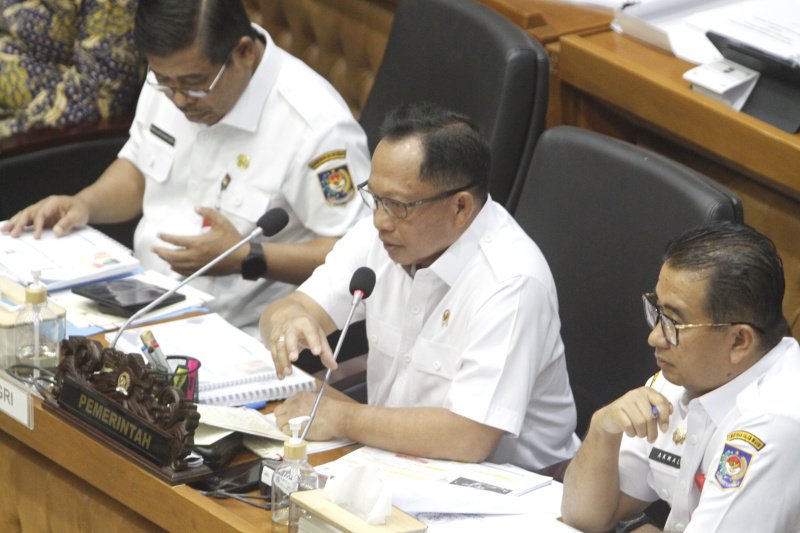 Mendagri Tito Karnavian dan DPD RI membahas Perubahan RUU tentang Provinsi Daerah Khusus Jakarta (Ashar/SinPo.id)