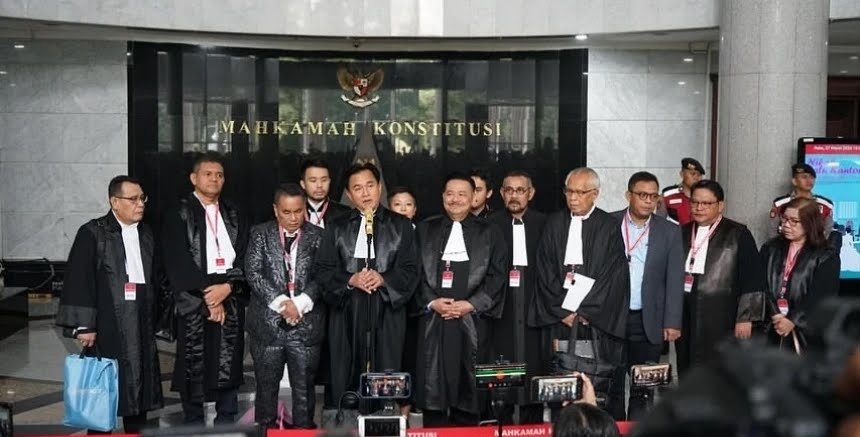 Tim kuasa hukum Prabowo-Gibran di MK (SinPo.id/Instagram)