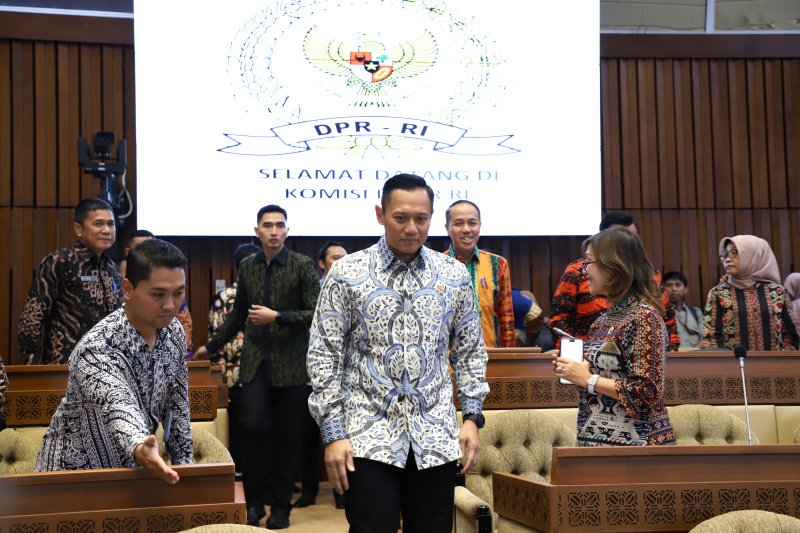 Komisi II DPR gelar dengan Menteri ATR/BPN AHY bahas perkembangan mafia tanah (SinPo.id/ Ashar)