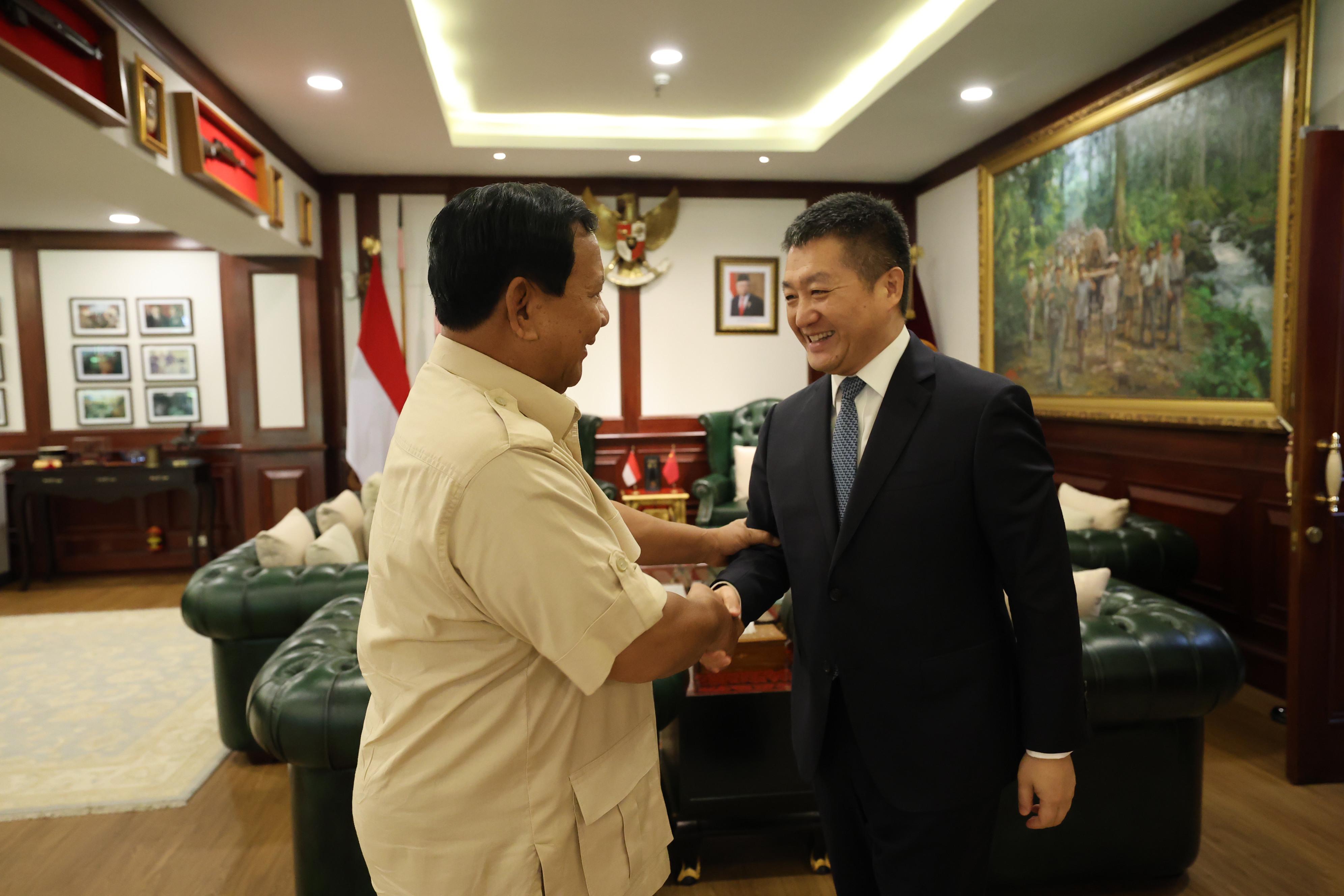 Duta Besar China untuk Indonesia Lu Kang saat menemui Menhan Prabowo Subianto di Kemhan pada Kamis, 21 Maret 2024. (SinPo.id/Tim Media)