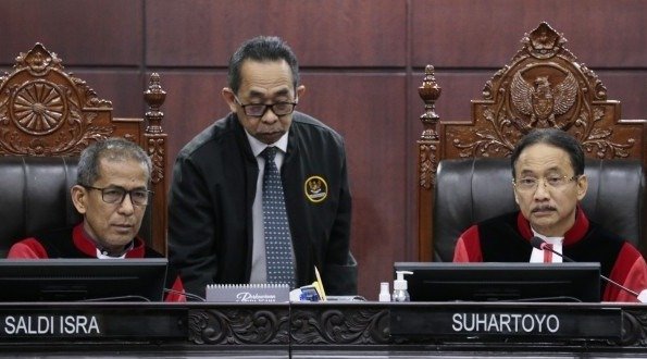 Ketua dan Wakil MK (Suhartoyo - Saldi Isra. (Foto: SinPo.id/dok MK)